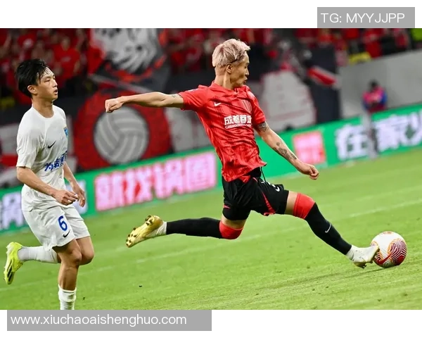 足球巨星逆天远射破门瞬间全场沸腾点燃无数球迷热血激情